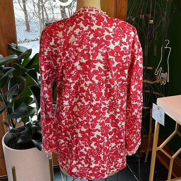 Fun cotton tunic. Hot pink and white with nice embroidered detail. - Picture 3 of 4